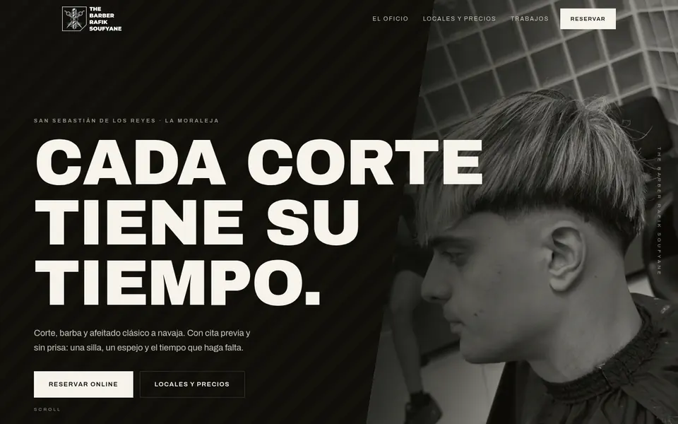 Portada de la web de RS The Barber en ordenador: «Cada corte tiene su tiempo», con un cliente en la silla del barbero.